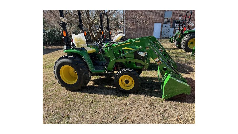 John Deere 3032E