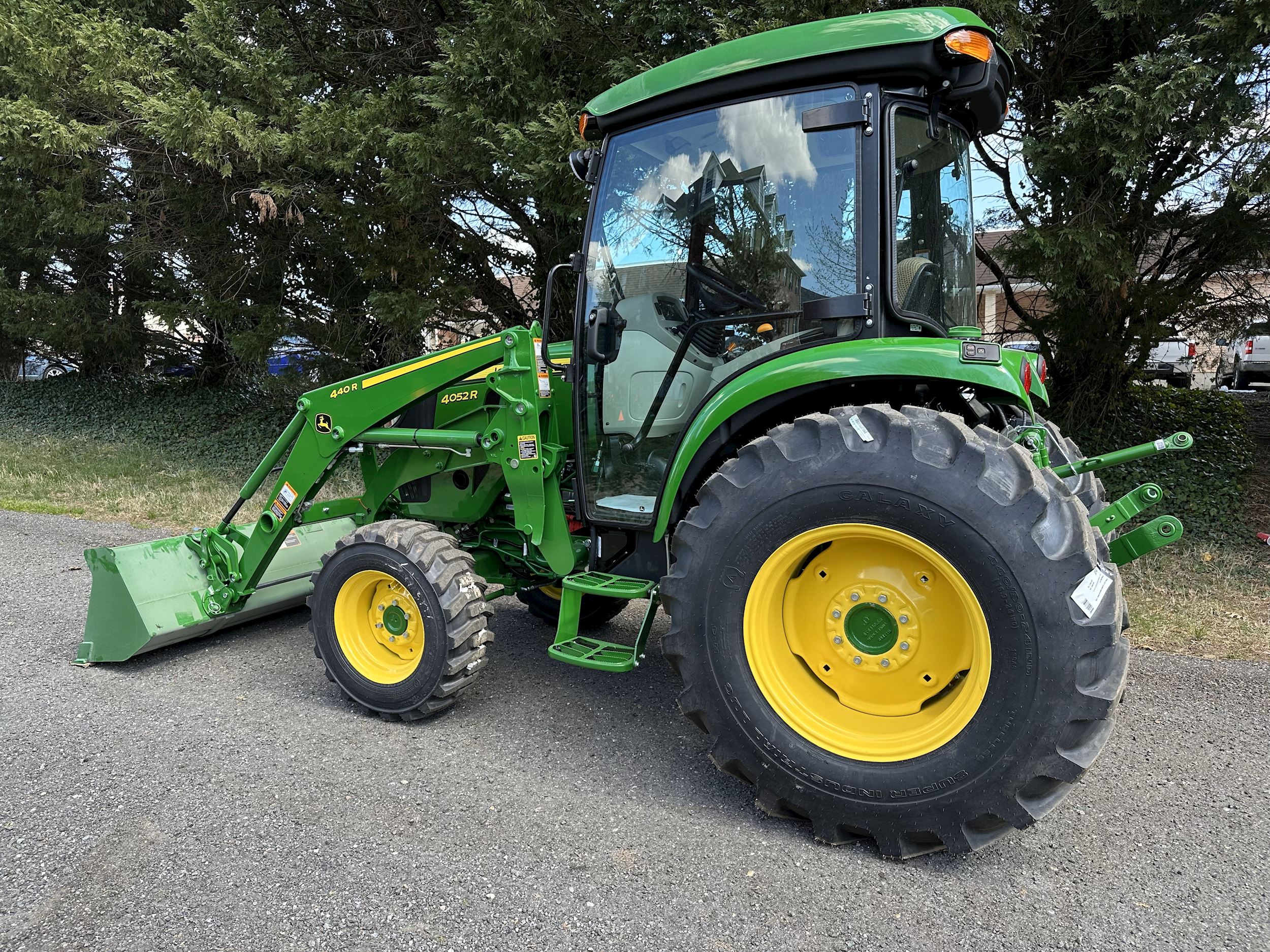 4052R Compact Utility Tractor